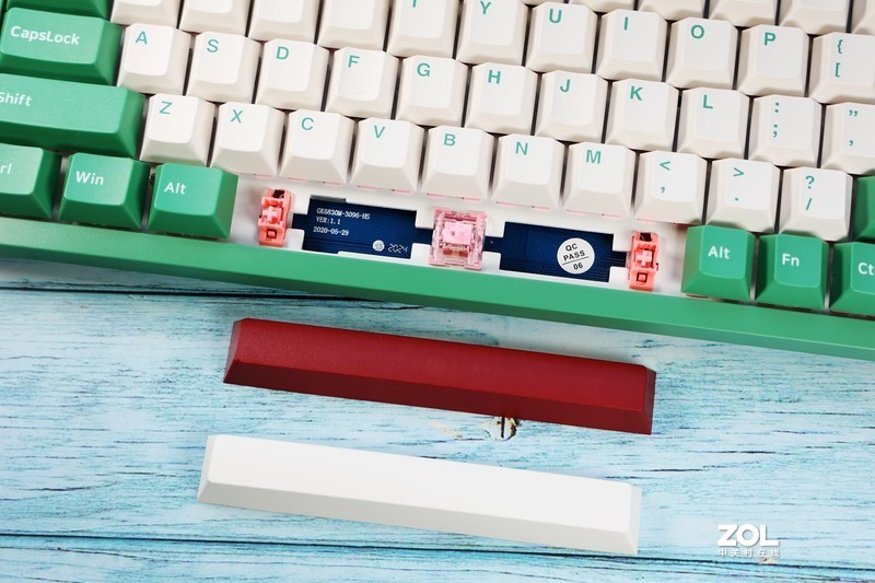 给你红豆奶绿般的甜蜜！聊一款性价比很高的入门级机械键盘——AKKO 3096 DS