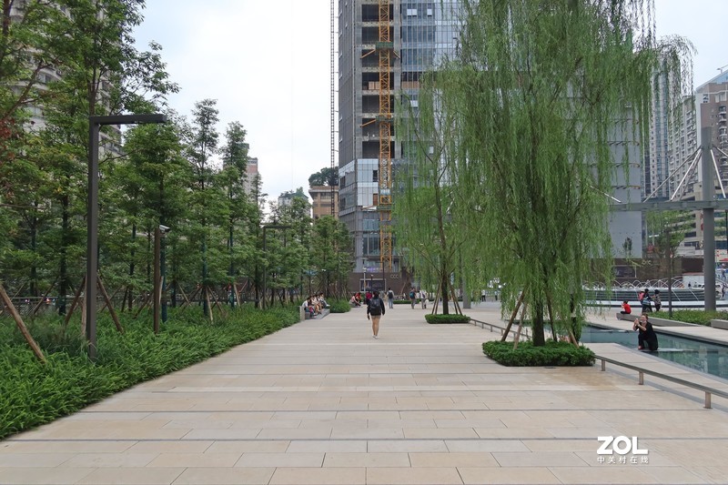 国庆中秋双节，来福士广场远眺鸳鸯江水交汇