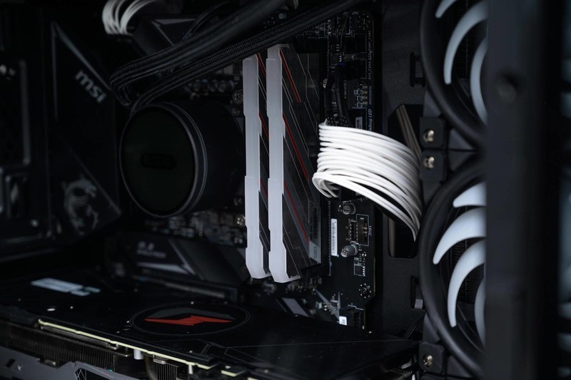 10900K内存搭配超频测试，七彩虹CVN捍卫者内存颜值标杆