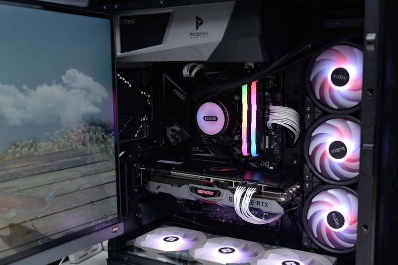 10900K内存搭配超频测试，七彩虹CVN捍卫者内存颜值标杆