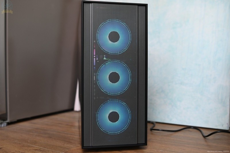 简约自然的大块头机箱，装机省事升级方便，TT挑战者H5体验