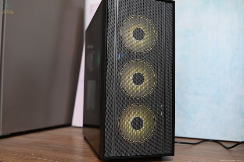 简约自然的大块头机箱，装机省事升级方便，TT挑战者H5体验