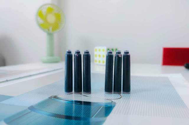 将树脂+实木+钢材结合在一起，笔下文创山水钢笔体验：东方美学