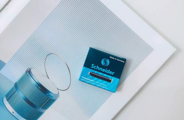 将树脂+实木+钢材结合在一起，笔下文创山水钢笔体验：东方美学