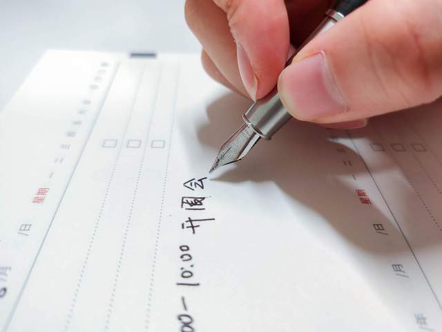 将树脂+实木+钢材结合在一起，笔下文创山水钢笔体验：东方美学