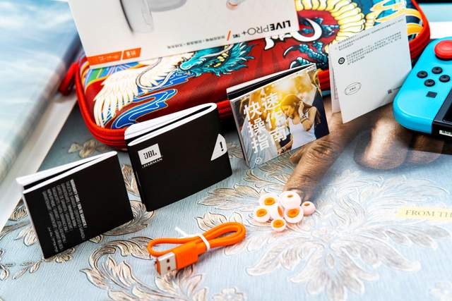 40dB主动降噪干掉烦人噪声，JBL LIVE PRO+耳机使用分享