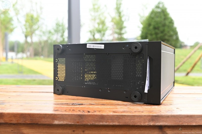 简约自然的大块头机箱，装机省事升级方便，TT挑战者H5体验