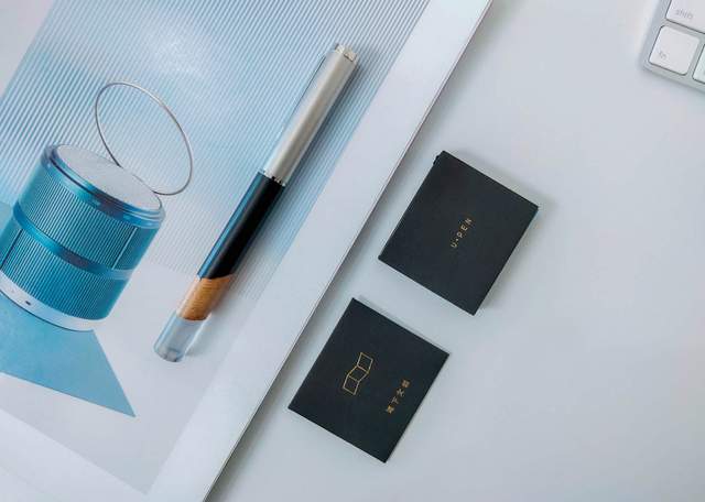 将树脂+实木+钢材结合在一起，笔下文创山水钢笔体验：东方美学