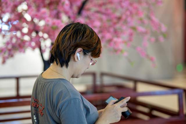 40dB主动降噪干掉烦人噪声，JBL LIVE PRO+耳机使用分享