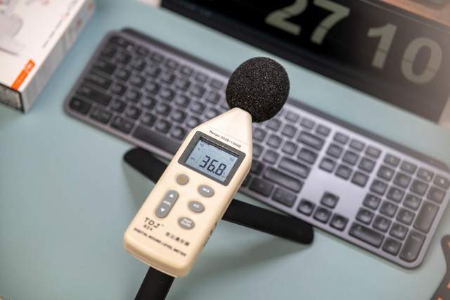 40dB主动降噪干掉烦人噪声，JBL LIVE PRO+耳机使用分享