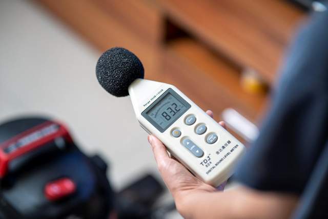 40dB主动降噪干掉烦人噪声，JBL LIVE PRO+耳机使用分享