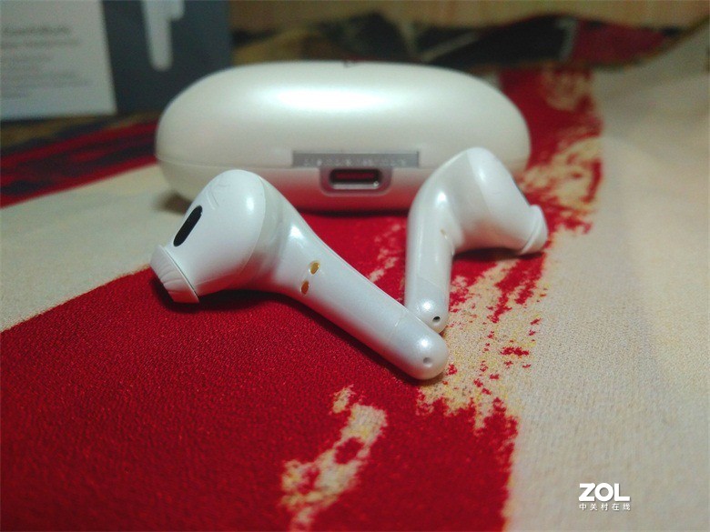 视听新体验，高颜值出门旅游必不可少：舒适豆ComfoBuds