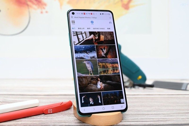 或许是一款承上启下之作，谈一加8T的设计、系统与体验