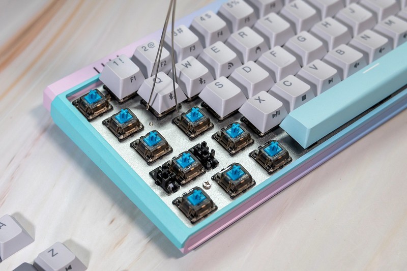 用色彩装点个性，杜伽K330W机械键盘，给你的桌面加一道风景