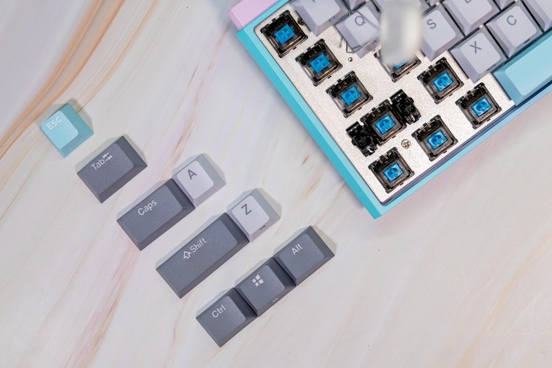 用色彩装点个性，杜伽K330W机械键盘，给你的桌面加一道风景