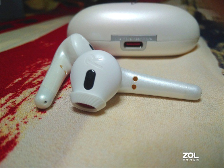 视听新体验，高颜值出门旅游必不可少：舒适豆ComfoBuds