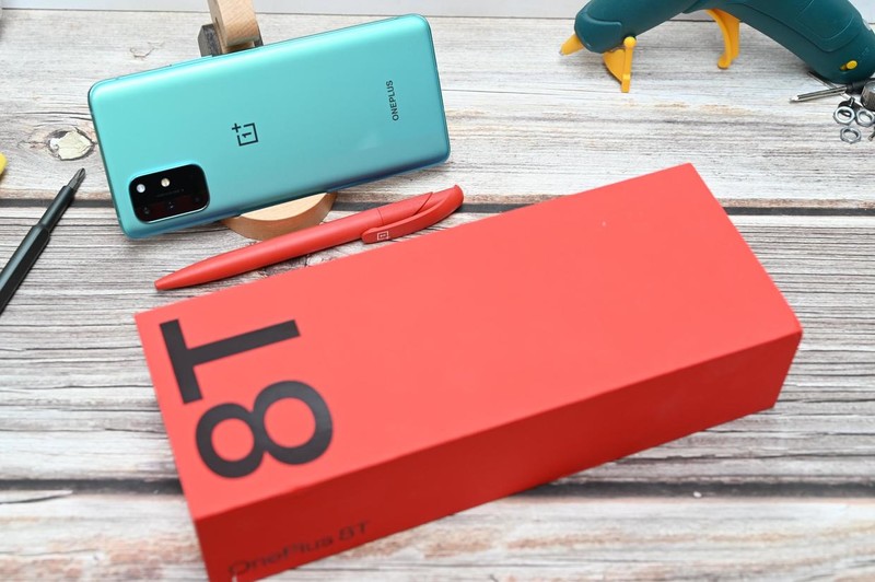 或许是一款承上启下之作，谈一加8T的设计、系统与体验