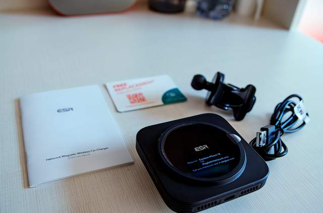 单手取放，一放即充，亿色车载磁吸无线充电器开启充电新方式