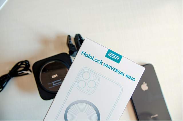 单手取放，一放即充，亿色车载磁吸无线充电器开启充电新方式