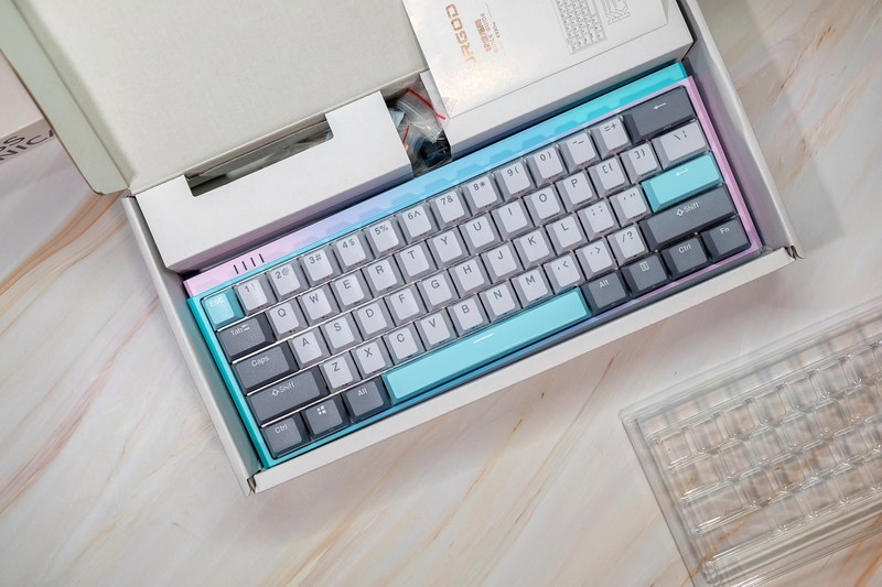 用色彩装点个性，杜伽K330W机械键盘，给你的桌面加一道风景