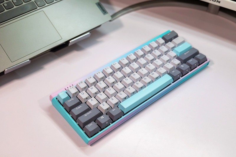 用色彩装点个性，杜伽K330W机械键盘，给你的桌面加一道风景
