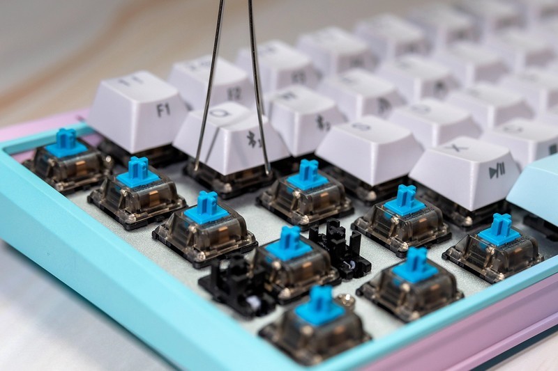 用色彩装点个性，杜伽K330W机械键盘，给你的桌面加一道风景