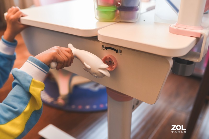 聊聊孩子为何一定要配人体工学桌椅，自购西昊三栖书桌才发现原因