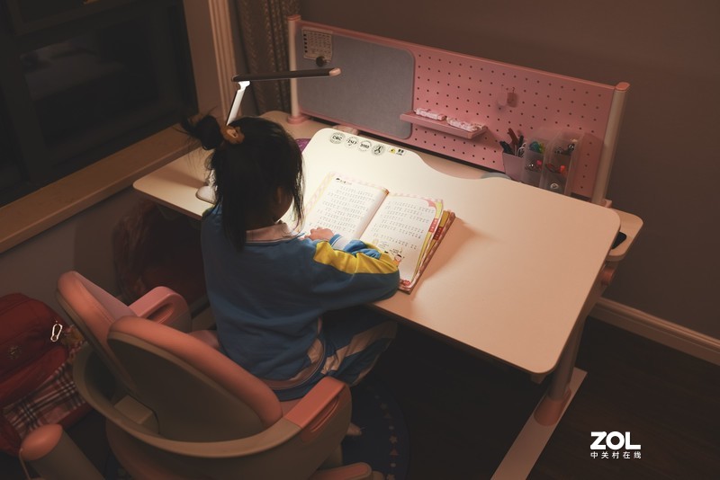 聊聊孩子为何一定要配人体工学桌椅，自购西昊三栖书桌才发现原因