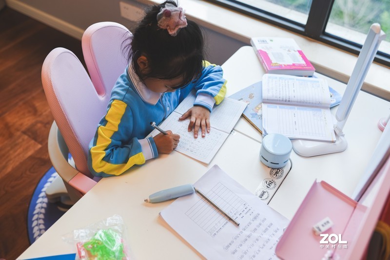 聊聊孩子为何一定要配人体工学桌椅，自购西昊三栖书桌才发现原因