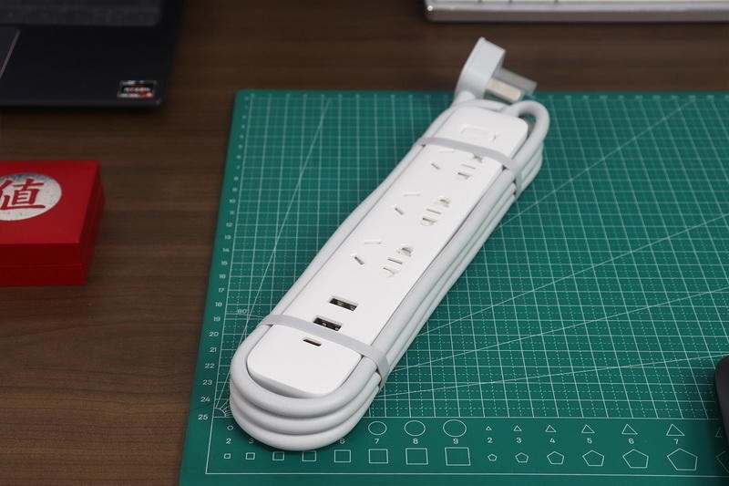 跨度6年，第三代更强？小米插线板20W快充版上手实测