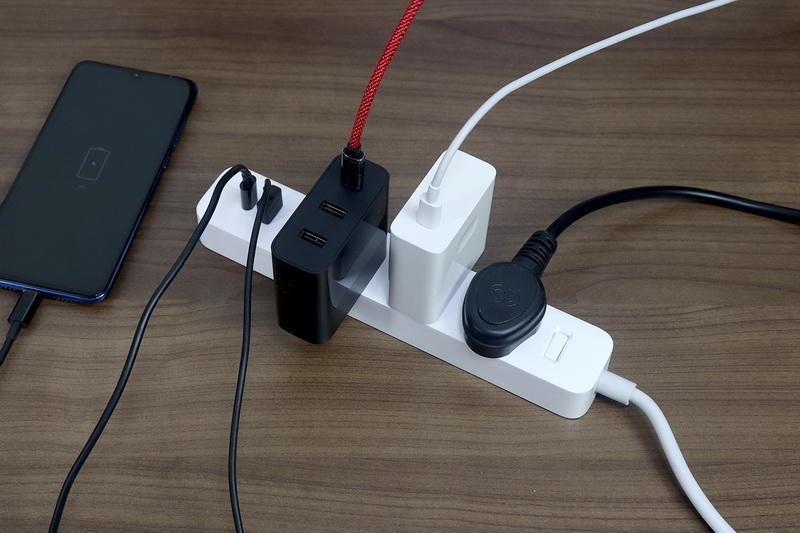 跨度6年，第三代更强？小米插线板20W快充版上手实测