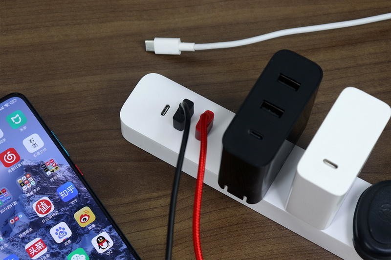 跨度6年，第三代更强？小米插线板20W快充版上手实测