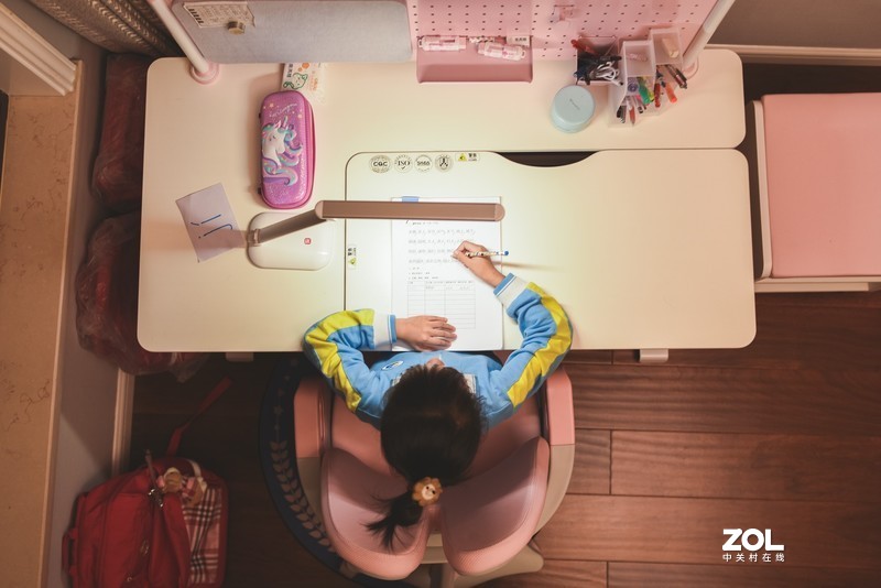 聊聊孩子为何一定要配人体工学桌椅，自购西昊三栖书桌才发现原因