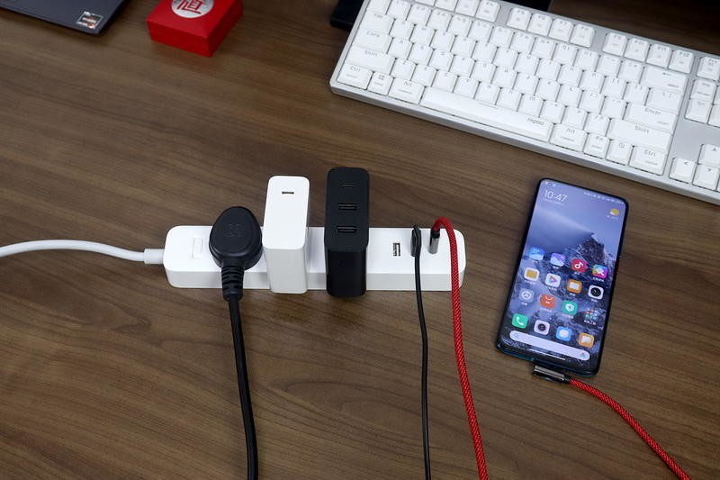 跨度6年，第三代更强？小米插线板20W快充版上手实测