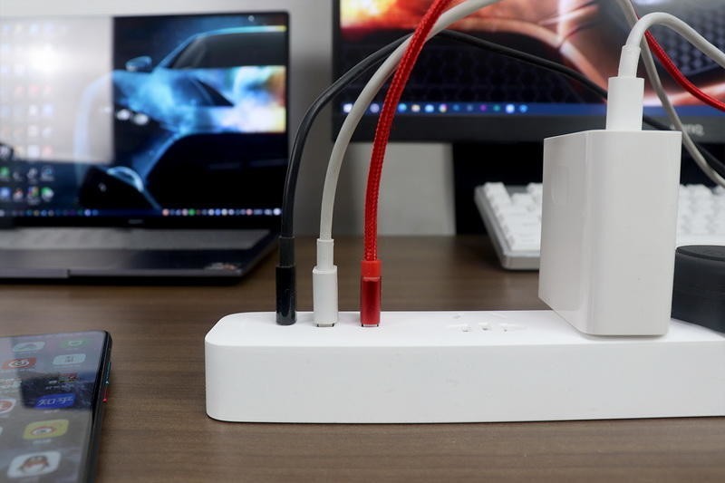 跨度6年，第三代更强？小米插线板20W快充版上手实测