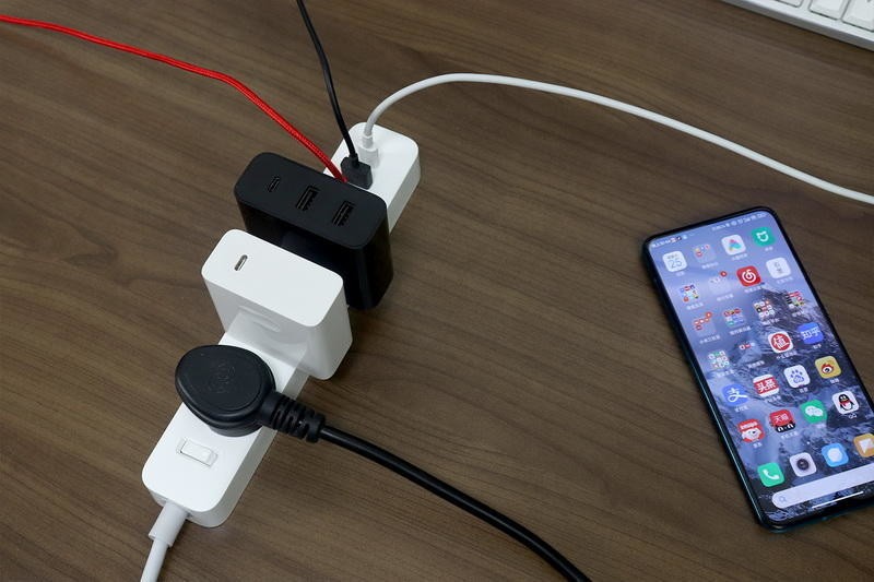 跨度6年，第三代更强？小米插线板20W快充版上手实测