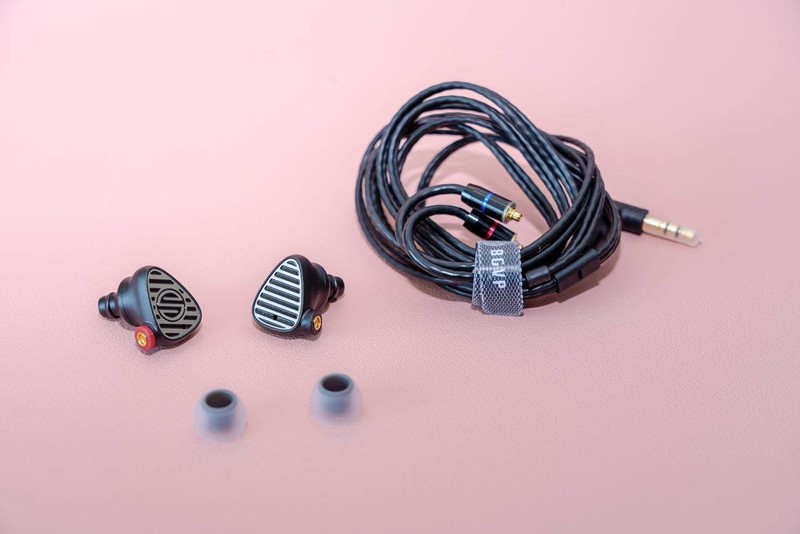 有线耳机BGVP DN3评测：性价比极高，物超所值的耳机