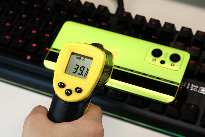 怎么选游戏手机？处理器散热续航很重要，realme真我GT Neo2评测