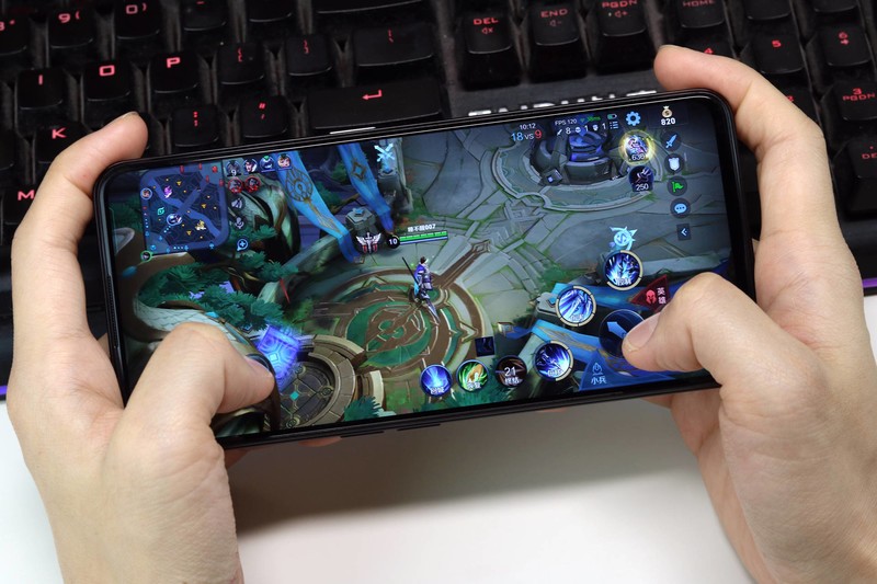 怎么选游戏手机？处理器散热续航很重要，realme真我GT Neo2评测