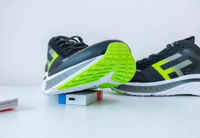 跑步也不会臭脚，FREETIE轻云缓震竞速跑鞋体验