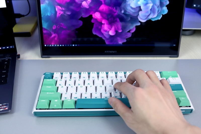 桌面薄荷，便携随心，杜伽K330w无线三模机械键盘体验