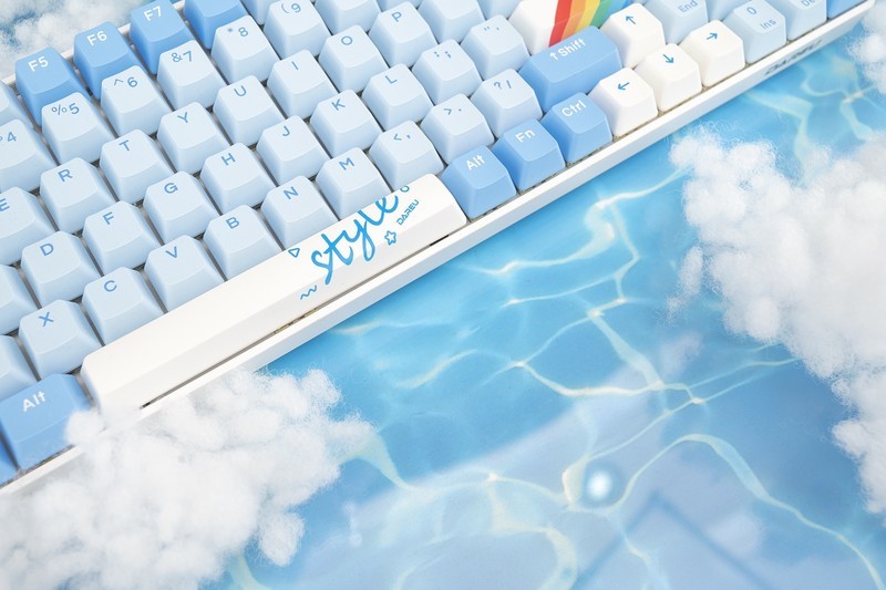 不做选择题，翱翔天空之畅快，三模可换轴达尔优A100机械键盘