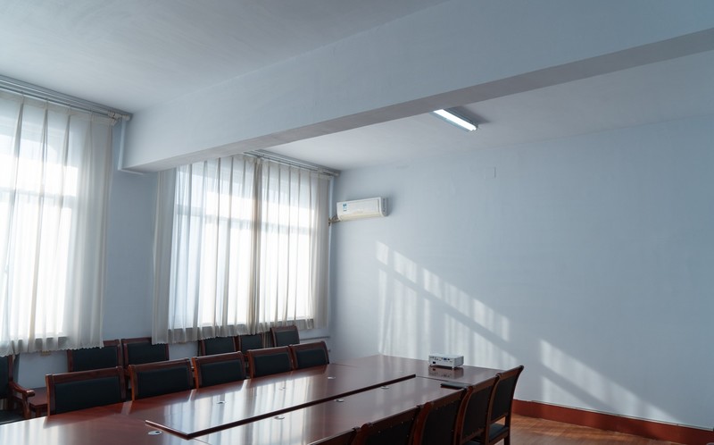 不怕光只是基本条件，无线全智能才是亮点，明基E582轻体验