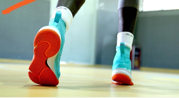 跑步也不会臭脚，FREETIE轻云缓震竞速跑鞋体验