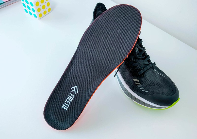 跑步也不会臭脚，FREETIE轻云缓震竞速跑鞋体验
