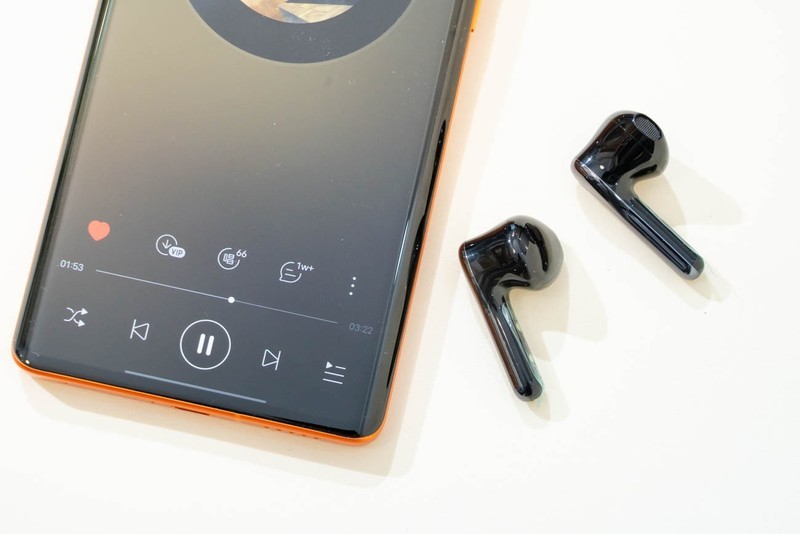 Tribit FlyBuds C2耳机评测：不仅颜值爆表，还有实力音质表现