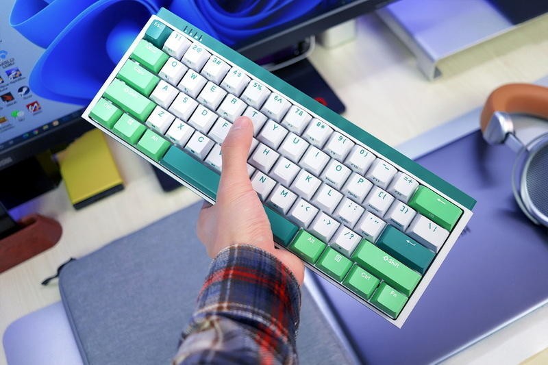 桌面薄荷，便携随心，杜伽K330w无线三模机械键盘体验