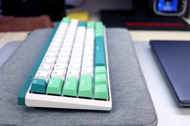 桌面薄荷，便携随心，杜伽K330w无线三模机械键盘体验