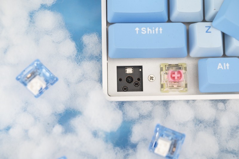 不做选择题，翱翔天空之畅快，三模可换轴达尔优A100机械键盘