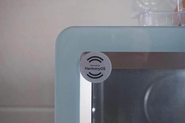 在家也能做烧烤玩烘焙，厨房全能选手——美的鸿蒙燃卡料理炉